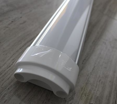 Di alta qualità Leggio di alluminio con copertura PC impermeabile ip65 5f 60w tri-proof LED luce lineare per ufficio